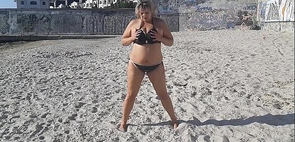  Hot big baby showing big boobs and massage public